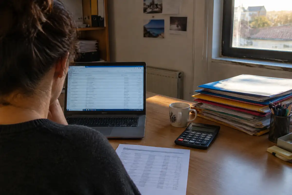 Versement du loyer par l'agence au propriétaire : la date, le coût et les recours